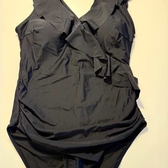 Elegant Black Ruffled One-Piece Swimsuit - Picture 4 of 5